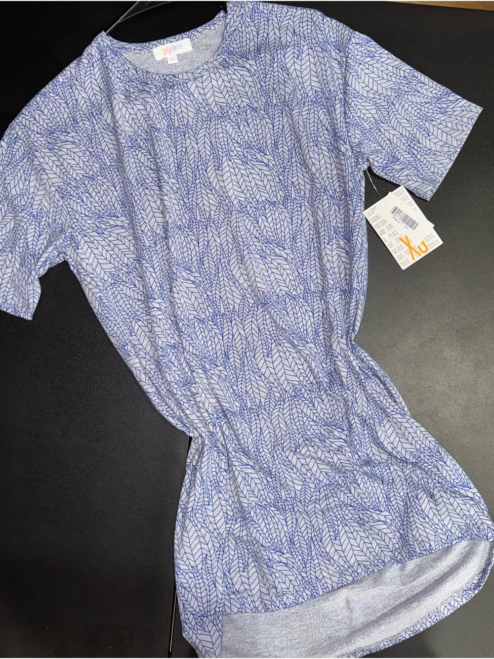 LuLaRoe Short Sleeve Tee in Light Blue and White Leaf Print (Patrick T)
